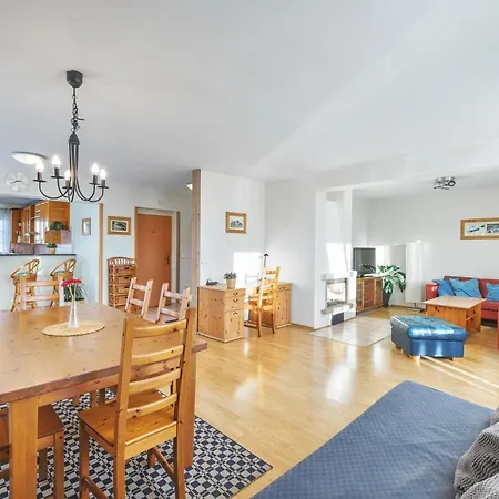 King Size Apartman Pension Monika