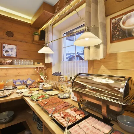 King Size Apartman Pension Monika